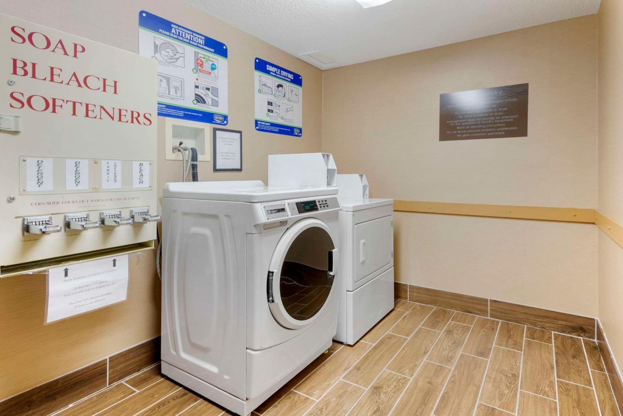 Comfort Inn & Suites Wilkes Barre - Arena Bagian luar foto