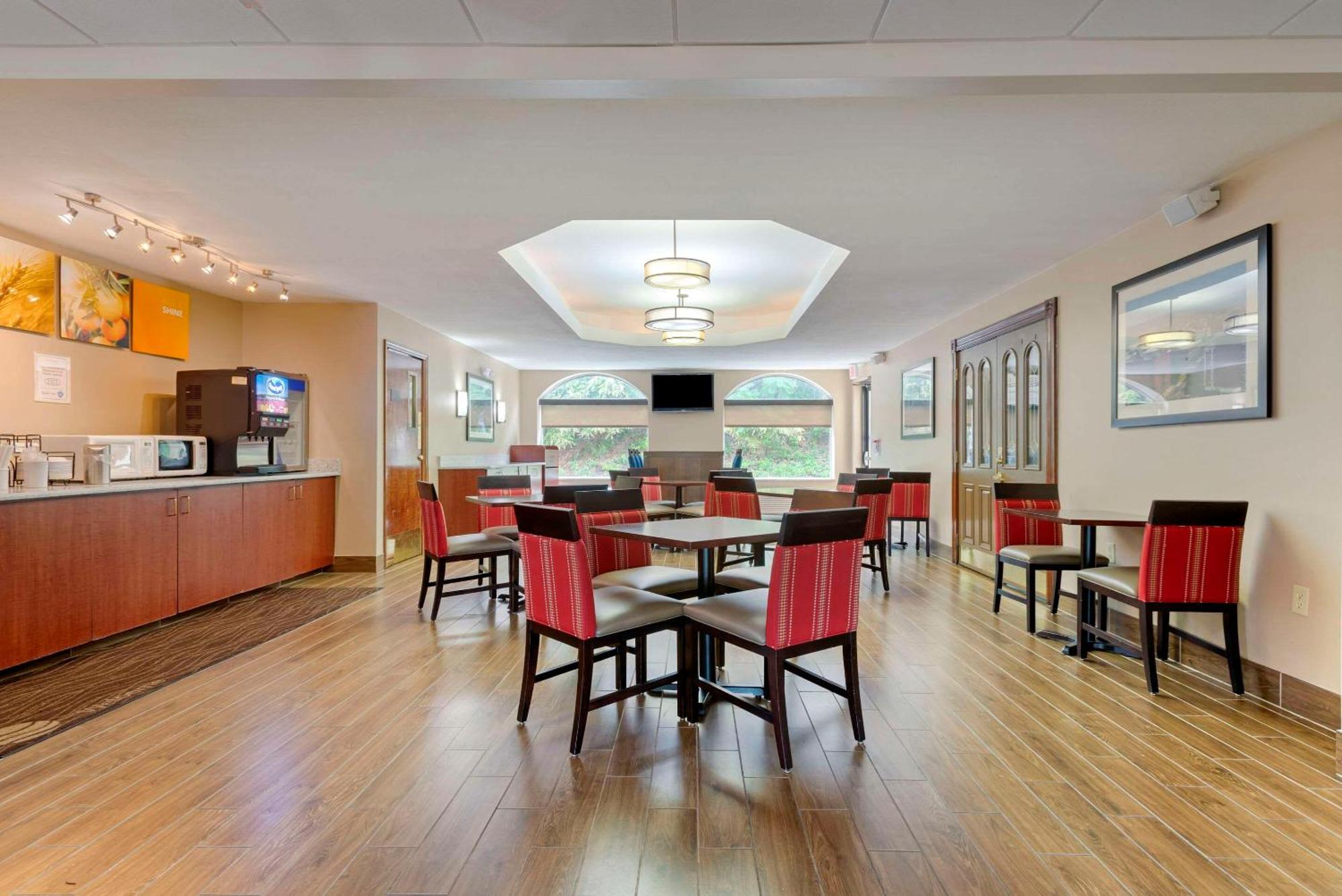 Comfort Inn & Suites Wilkes Barre - Arena Bagian luar foto